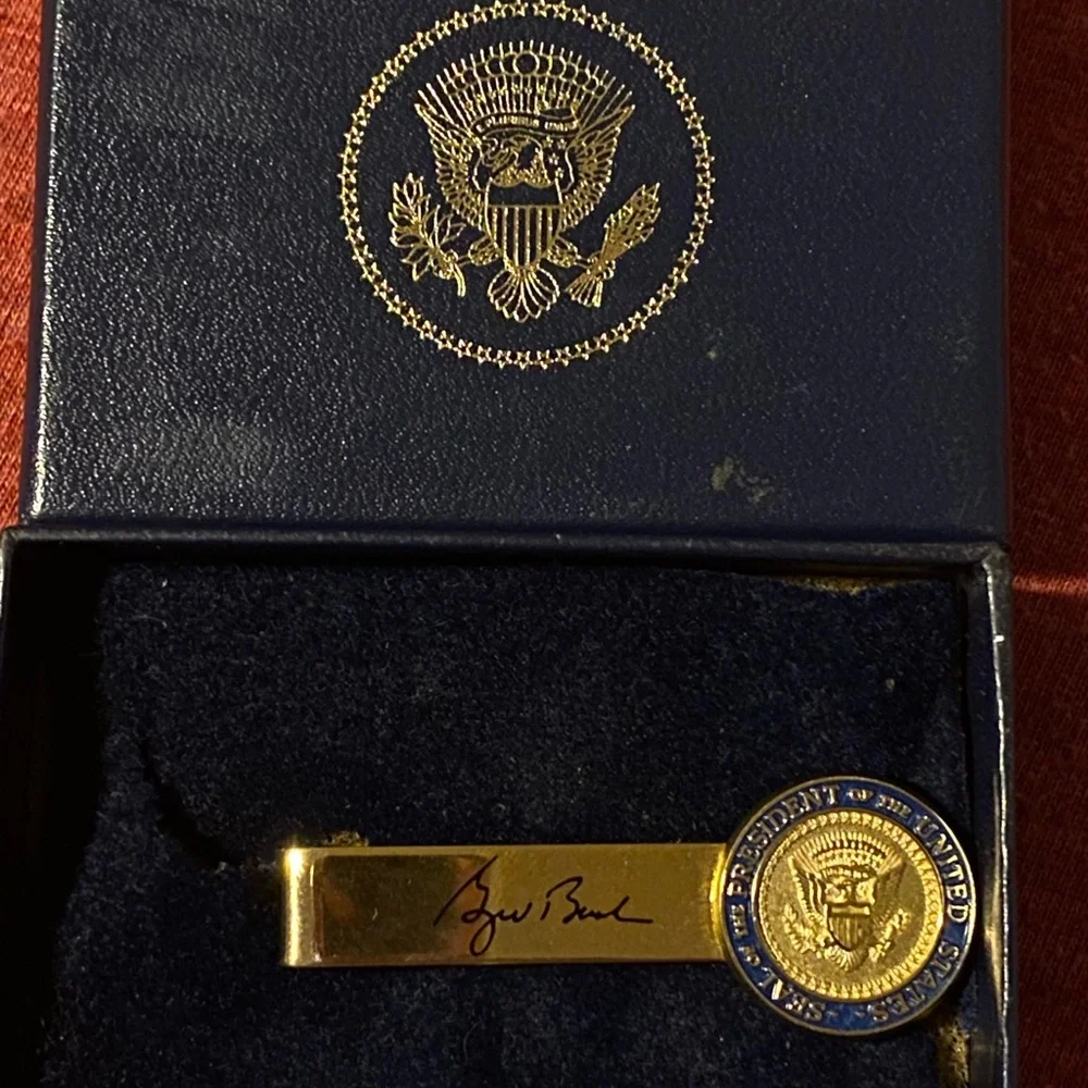 Vintage George Bush 41st Presidential Seal Tie Clip Bar